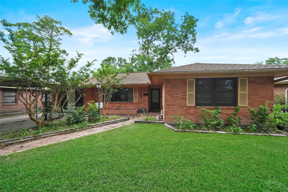 2206 Cheshire Ln, Houston, TX 77018 - photo 1