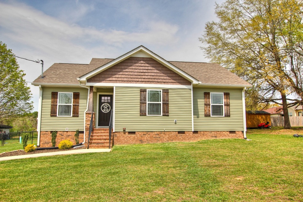 703 Oak Dr, Manchester, TN 37355 - photo 1