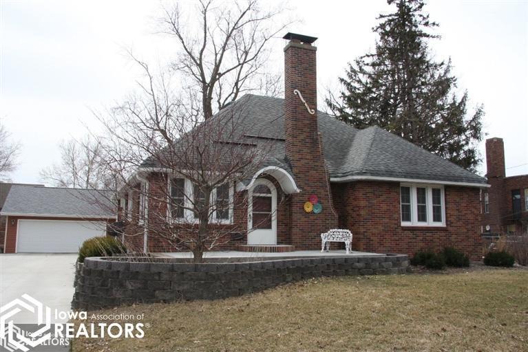 619 S 8th Ave W, Newton, IA 50208 - photo 1