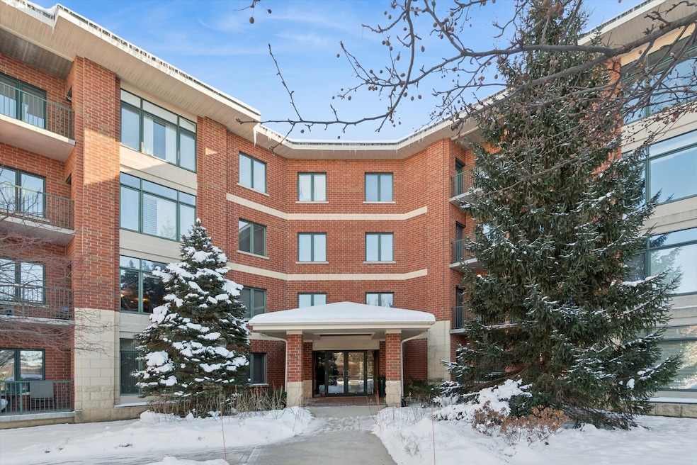 Fountain Square unit 104, Lombard, IL 60148 - photo 1