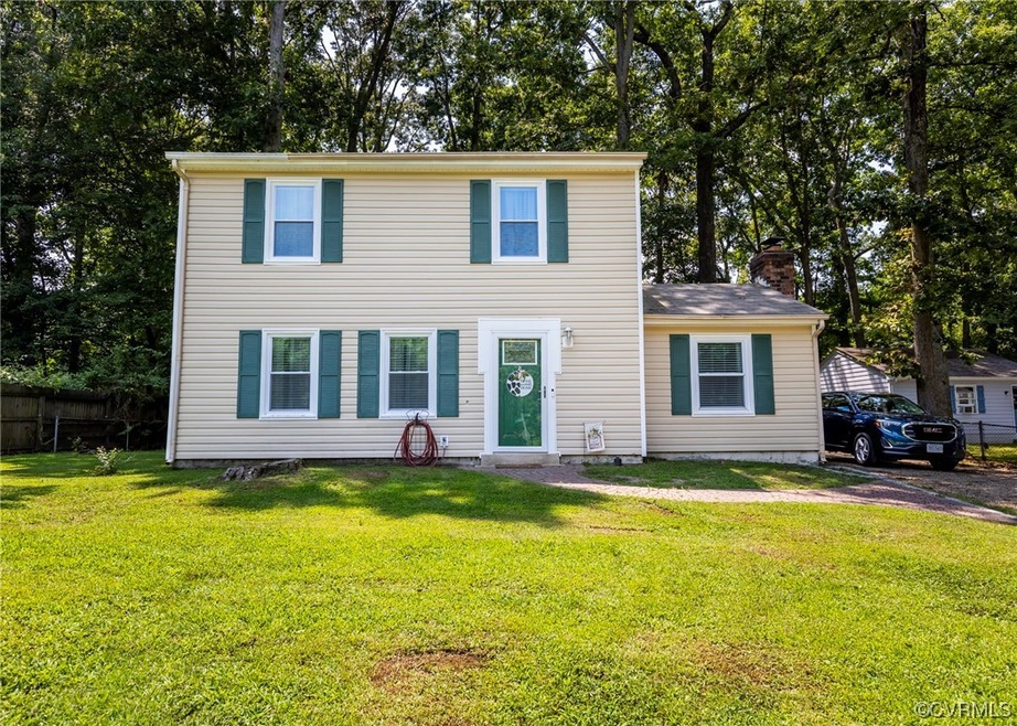 Colonial house with a front yard