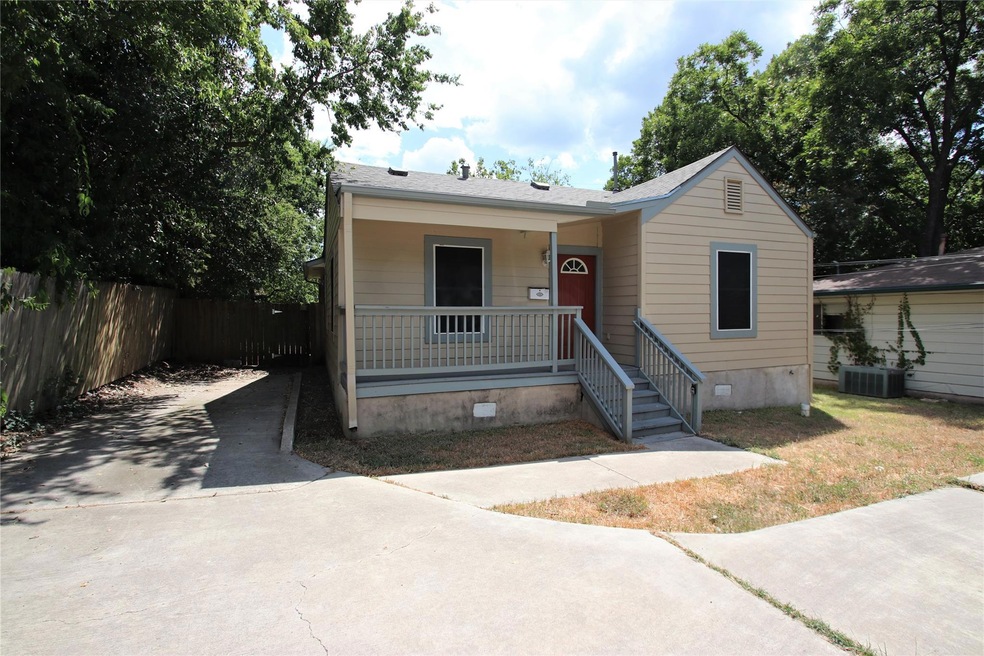 Bungalow featuring covered porch, crawl space, an
