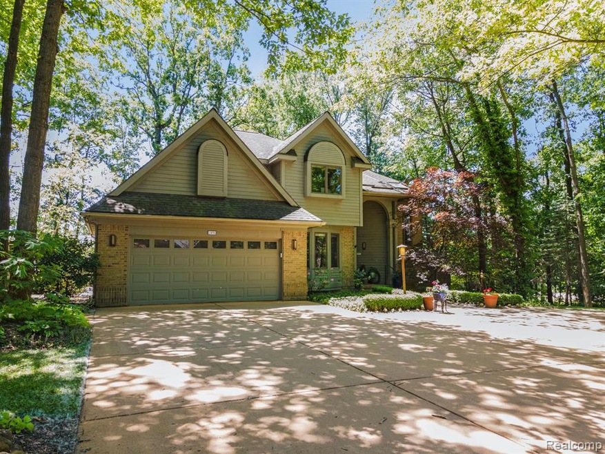 2491 Island View Dr, West Bloomfield, MI 48324 - photo 1