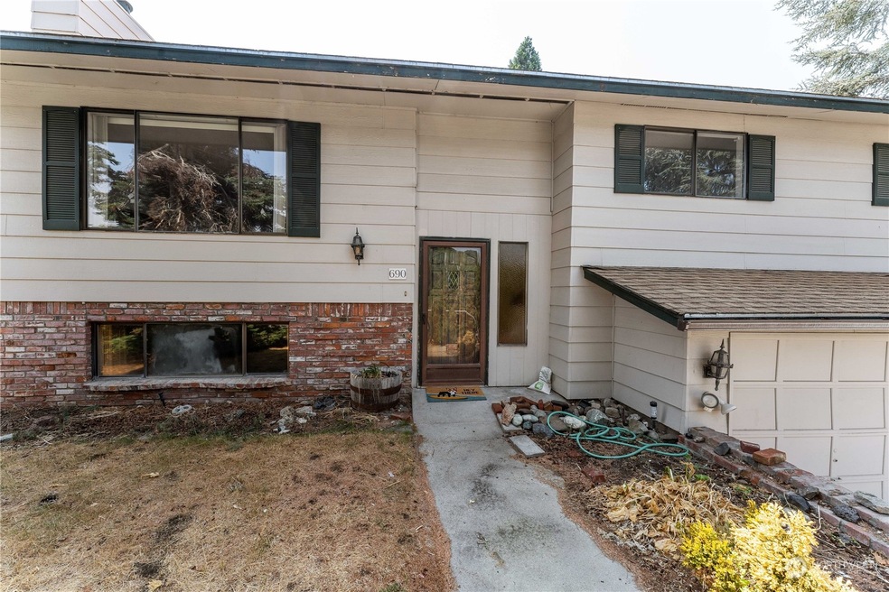690 Degage St, East Wenatchee, WA 98802 - photo 1