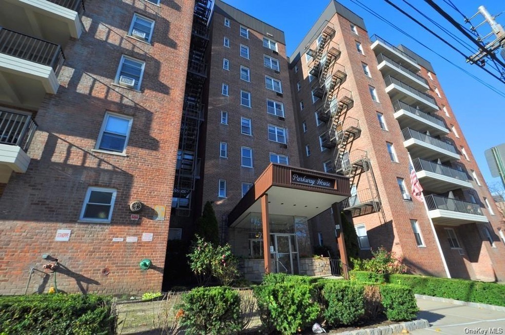 Parkway House unit 5k, Yonkers, NY 10704 - photo 1