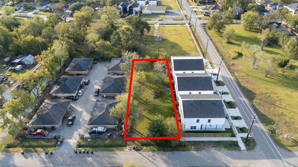 5006 Carmen St, Houston, TX 77033 - photo 1