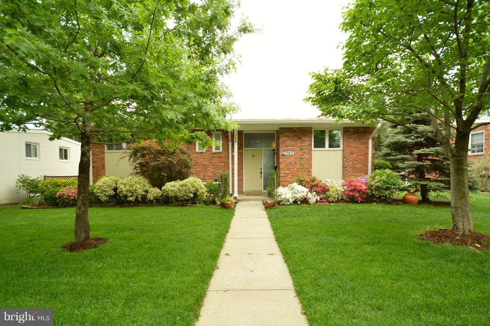 2942 Viewpoint Rd, Alexandria, VA 22314 - photo 1