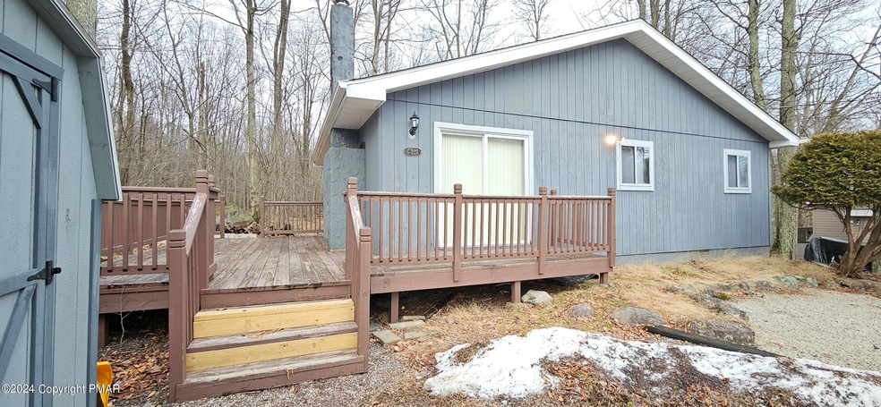 1135 Country Place Dr, Tobyhanna, PA 18466 - photo 1