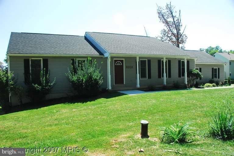 8201 Devlin Rd, Bristow, VA 20136 - photo 1