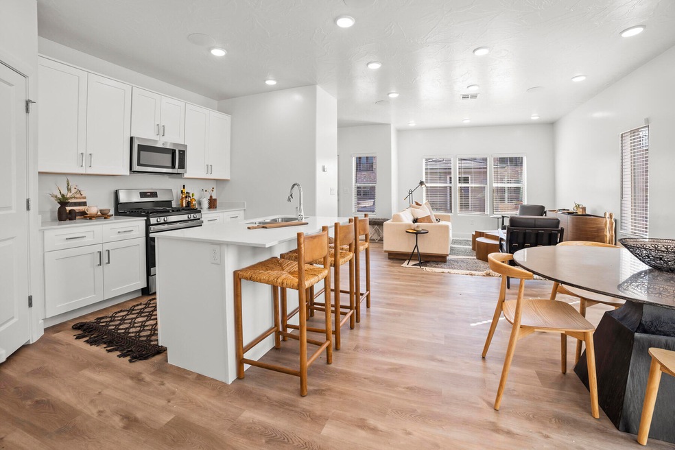MOVE IN READY! Come see this unit today!