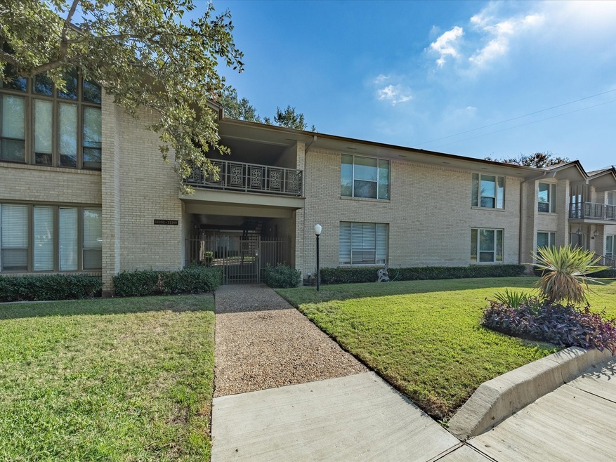 11102 Valleydale Dr unit A, Dallas, TX 75230 - photo 1