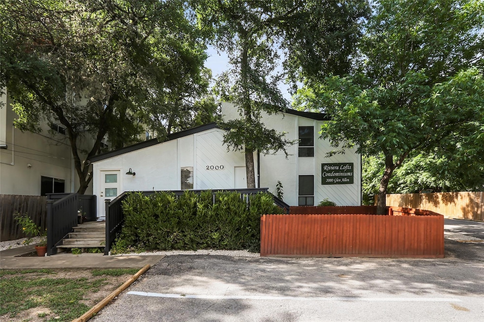 View of front of house featuring a fenced front y