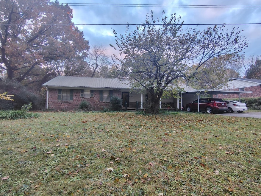 405 Henderson Rd, Jackson, TN 38305 - photo 1
