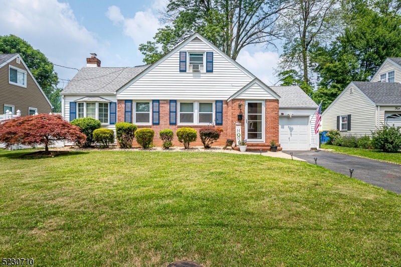 430 Oakridge Ave, North Plainfield, NJ 07063 - photo 1