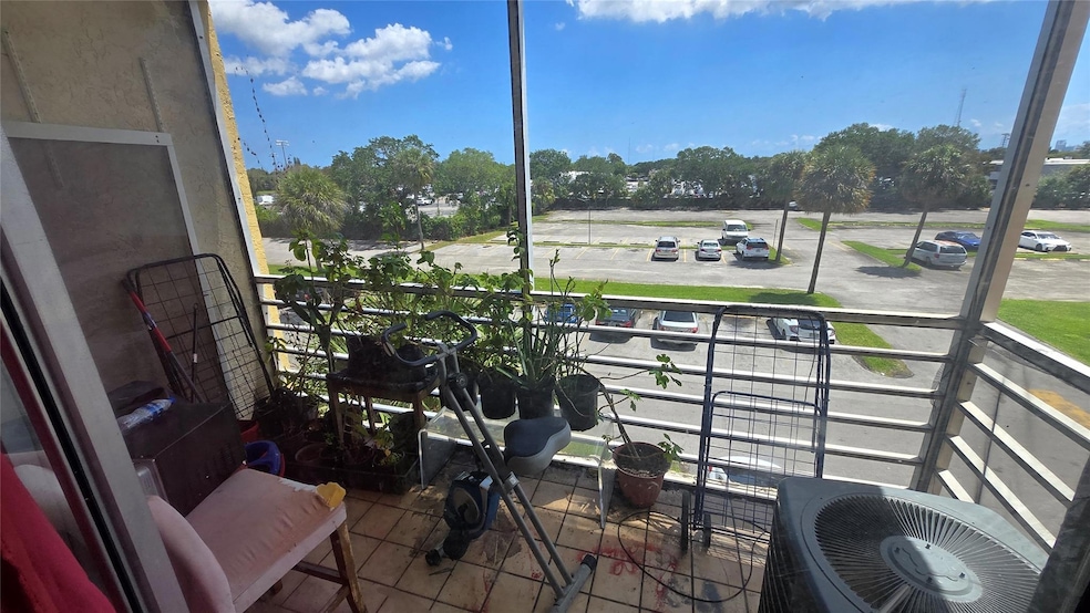 3600 NW 21st St unit 313, Lauderdale Lakes, FL 33311 - photo 1