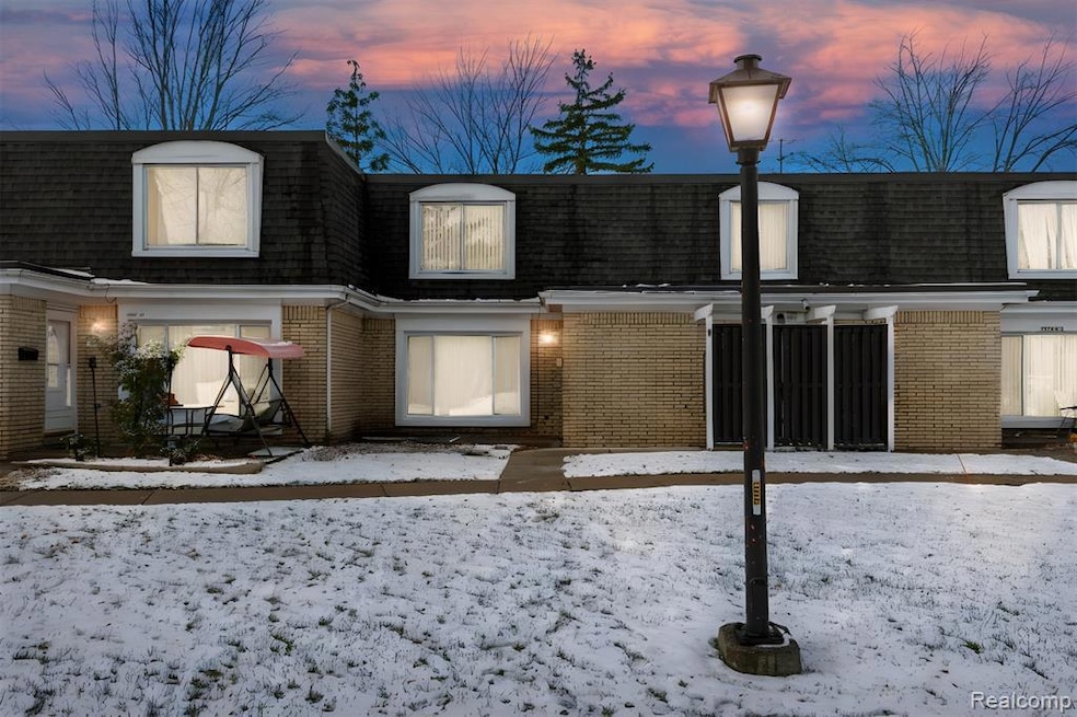 29756 City Center Dr unit 1, Warren, MI 48093 - photo 1