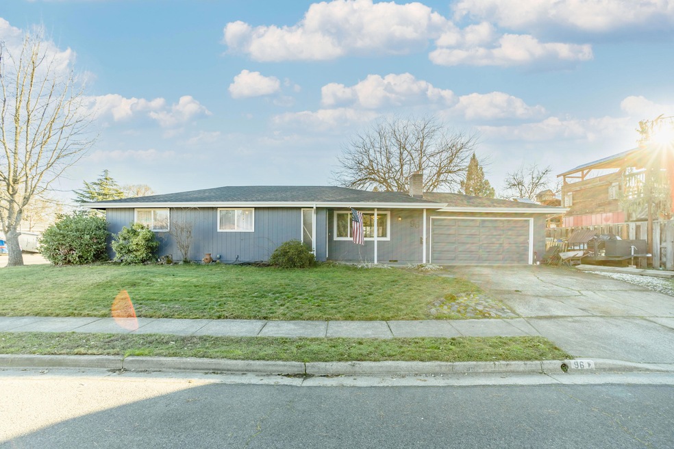 96 Victoria Way, Central Point, OR 97502 - photo 1