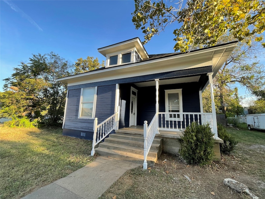 721 W Monterey St, Denison, TX 75020 - photo 1