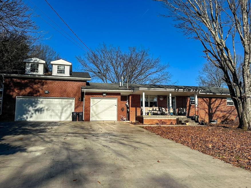 1712 Goddard Ln, Dandridge, TN 37725 - photo 1