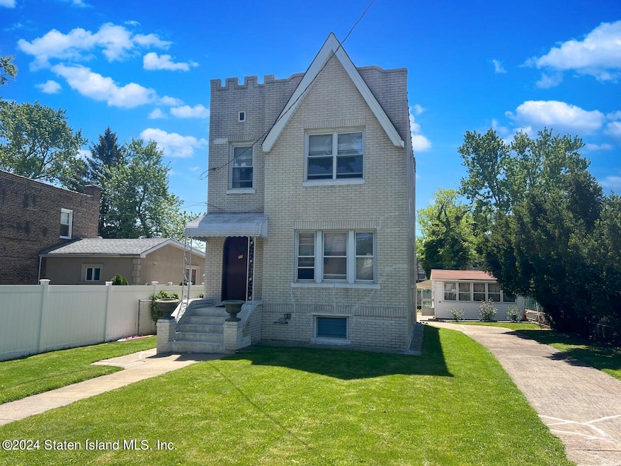 Sold $860,000 • Co-Listing Agent