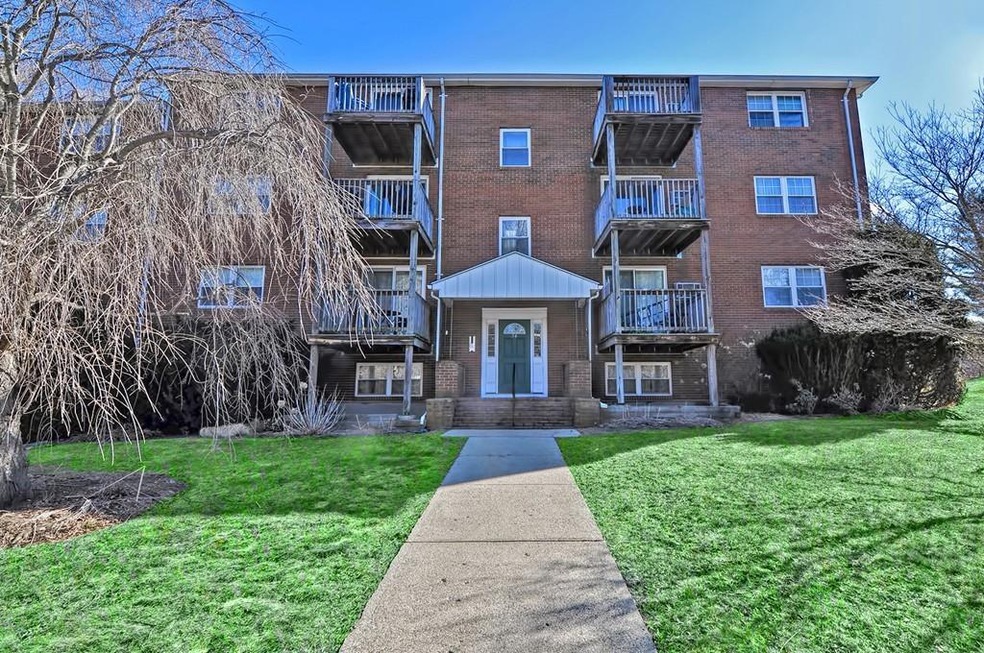 54 Burnap Rd unit 4, Holliston, MA 01746 - photo 1