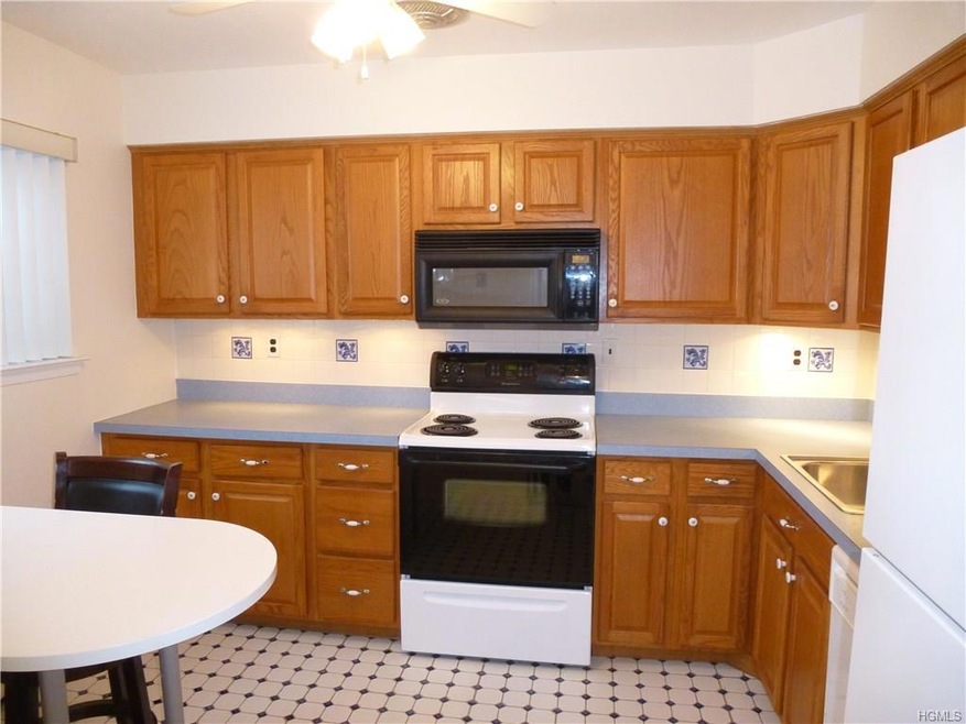 102 Buckingham Ct, Pomona, NY 10970 - photo 1