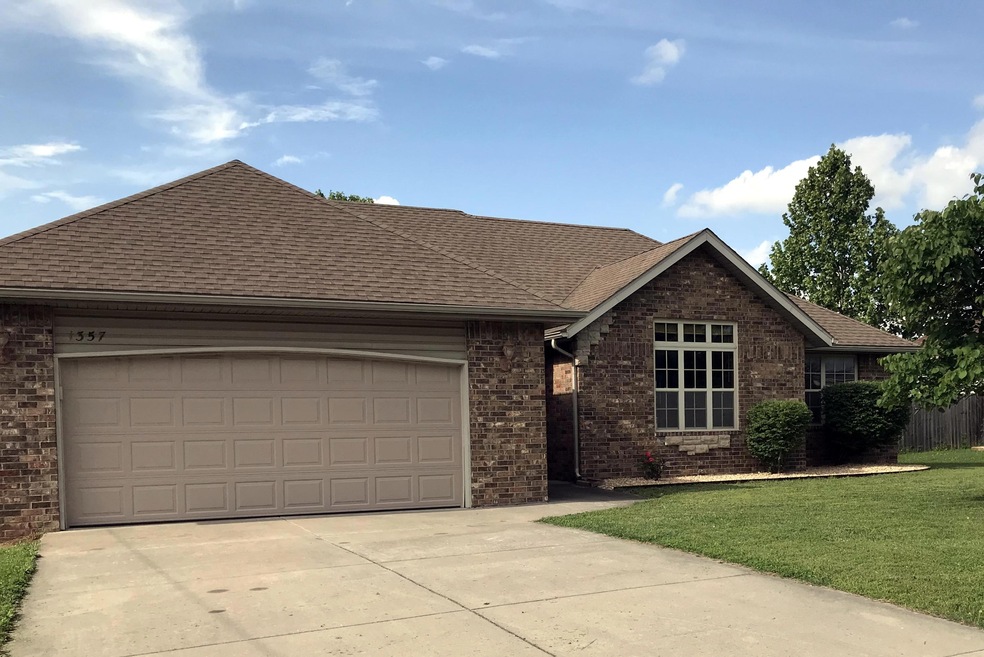 1357 W. Stone House RD Nixa, MO