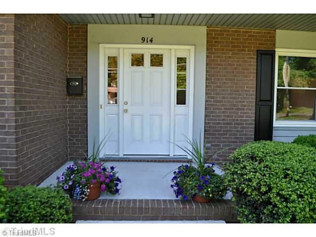 914 Woods Dr, Statesville, NC 28677 - photo 1