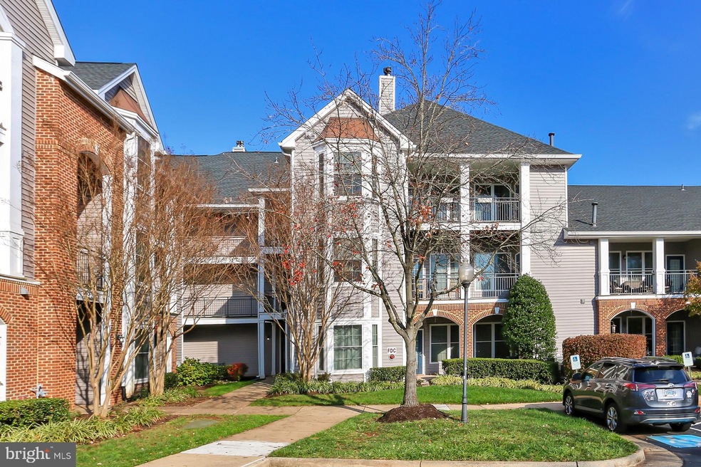 20417 Riverbend Square unit 301, Sterling, VA 20165 - photo 1