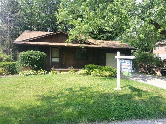 3778 Edgecrest St, West Bloomfield, MI 48324 - photo 1