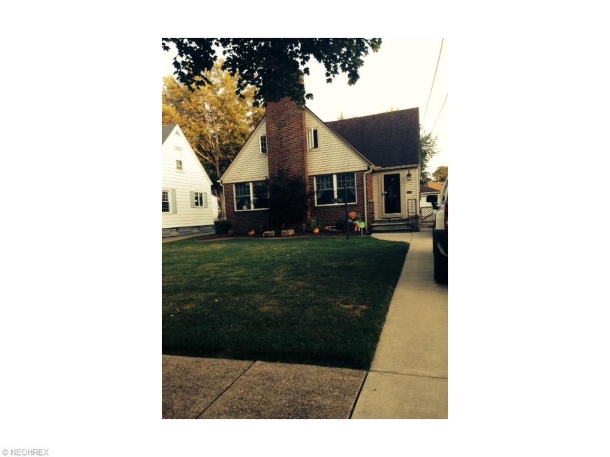 Pristine!!  Maintenance free brick and vinyl sided