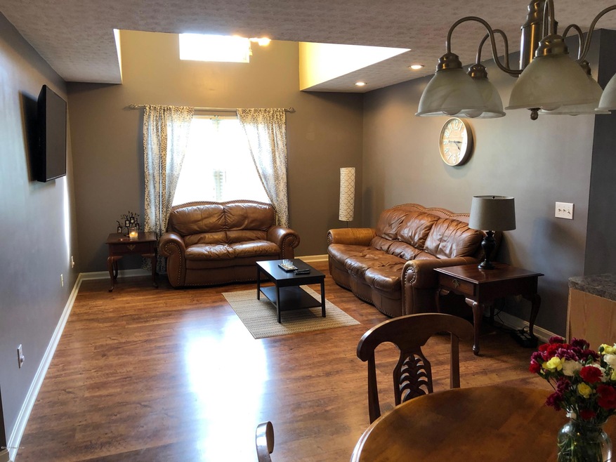 7915 Grand Cascade Dr unit 7401, Louisville, KY 40228 - photo 1