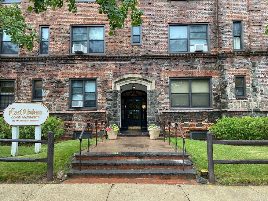 141 Woodmere Blvd unit 6F, Woodmere, NY 11598 - photo 1