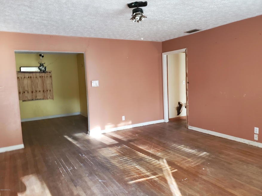 4725 Burgundy Rd N, Jacksonville, FL 32210 - photo 1