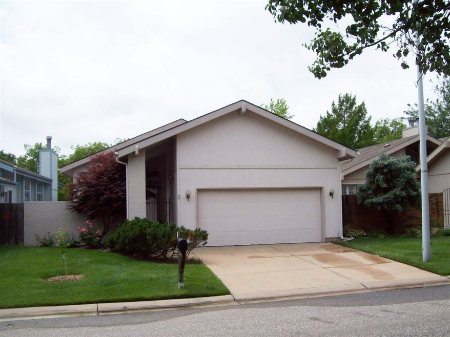 Custom, quality built Patio Home in Raintree Villa