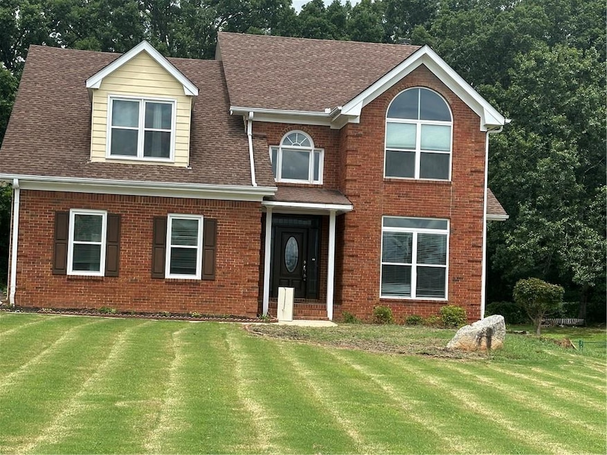 View of front of property featuring a front lawn