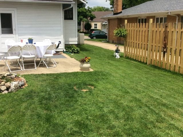 914 Charles St, Aurora, IL 60506 - photo 1