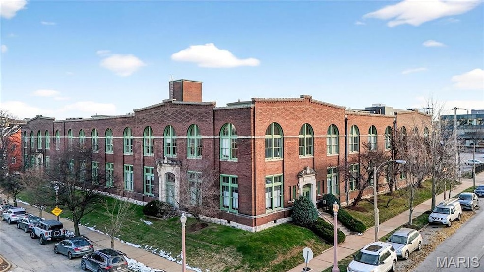 4242 Laclede Ave unit 203, Saint Louis, MO 63108 - photo 1