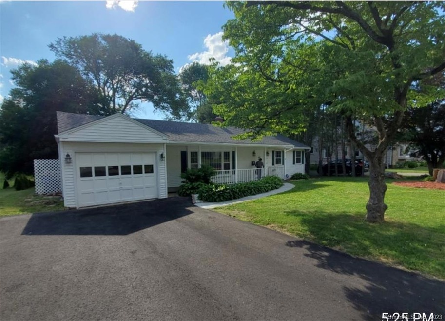 43 Robert St, Waterbury, CT 06710 - photo 1