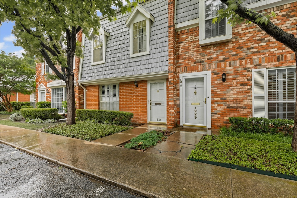 1231 Roaring Springs Rd unit 1, Fort Worth, TX 76114 - photo 1