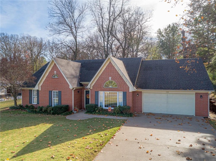 3100+ sq ft all brick home 1 mile from Downtown Si