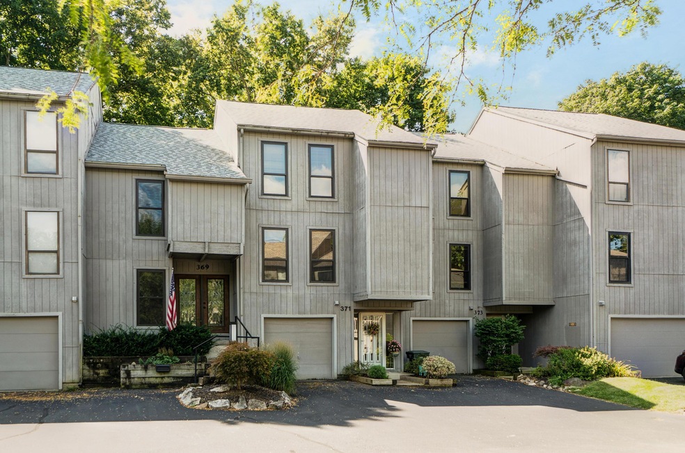 Welcome home to 371 Olentangy Forest Dr.