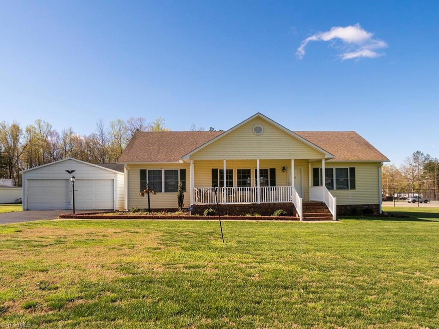 2611 Mapleview Ln, Burlington, NC 27217 - photo 1