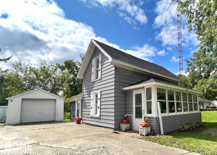 9468 Butternut St, New Lothrop, MI 48460 - photo 1