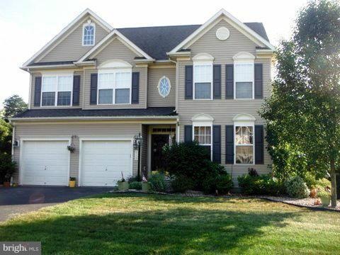 523 Shannon Dr N, Greencastle, PA 17225 - photo 1