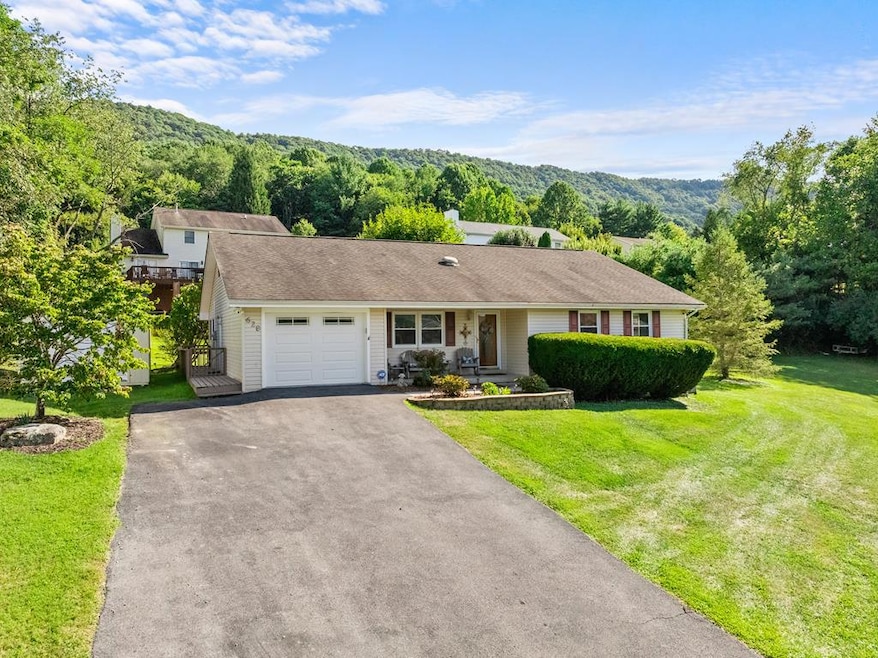 628 Oriole St, Bluefield, VA 24605 - photo 1