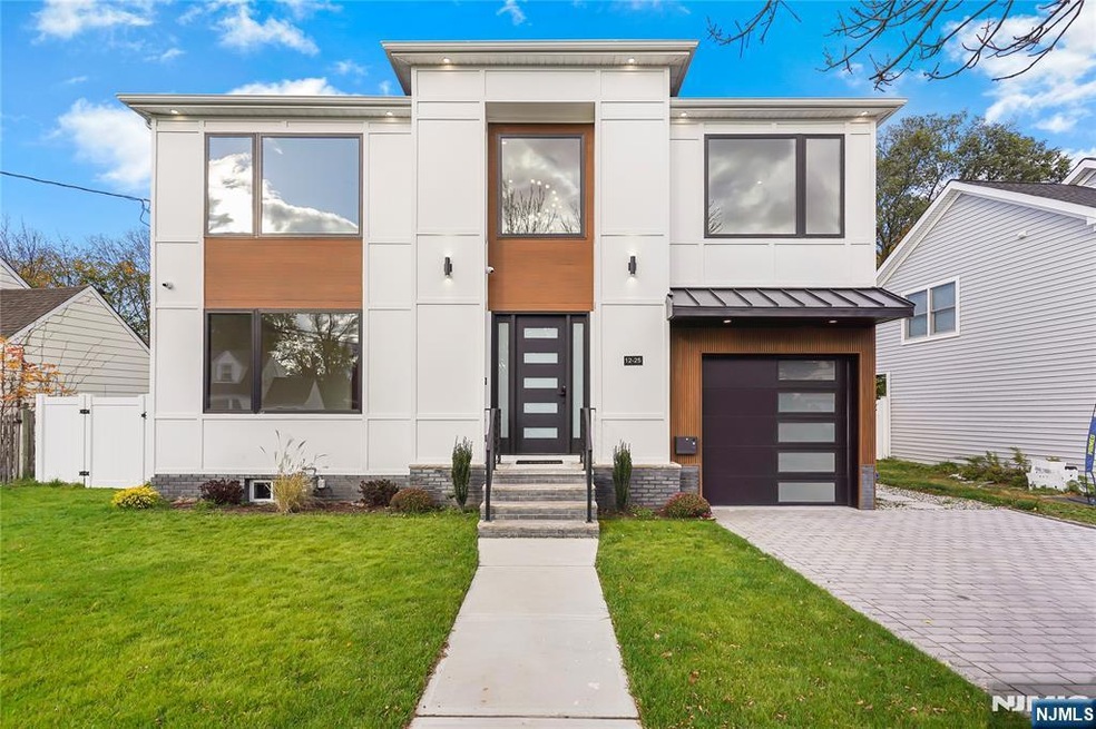 For Sale $1,390,000 • Co-Listing Agent