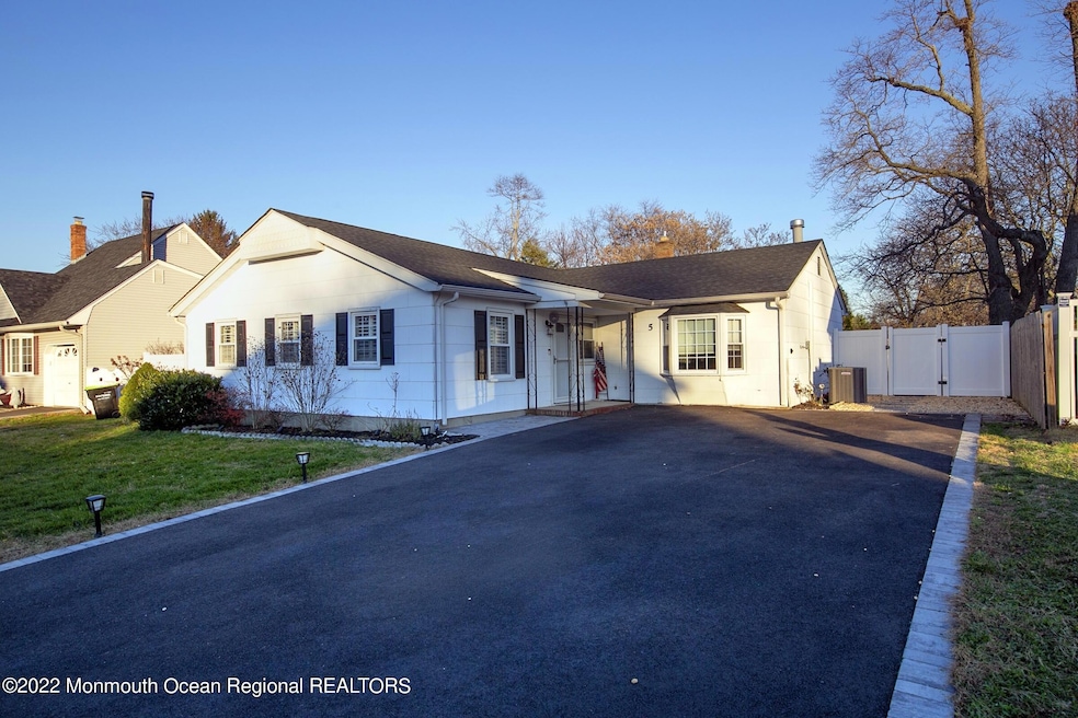 5 Region Dr, Hazlet, NJ 07730 - photo 1