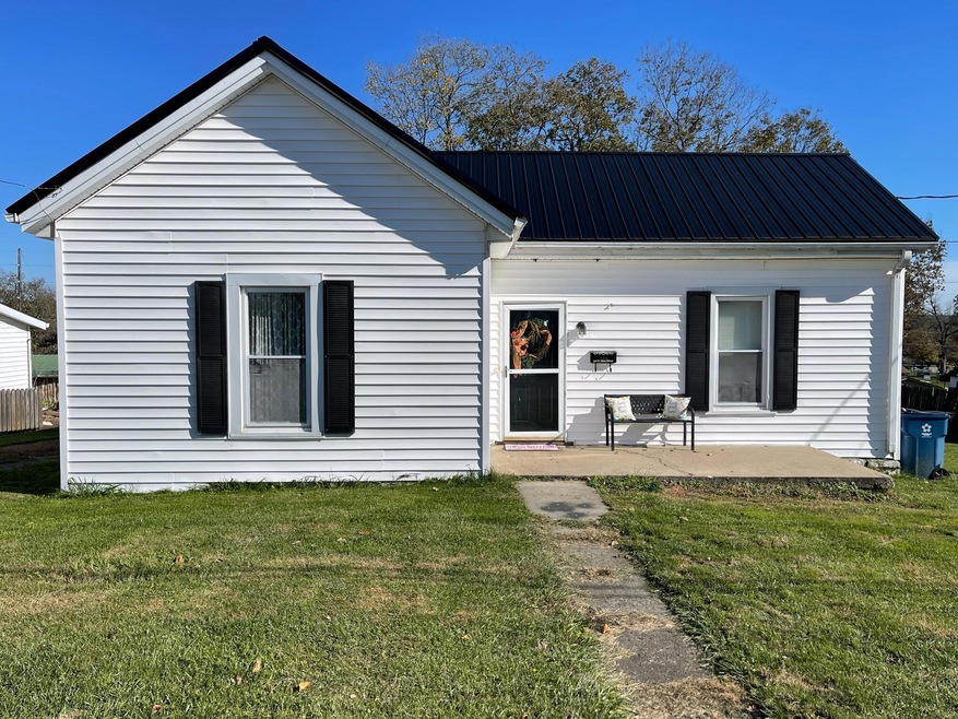 527 N Main St, Harrodsburg, KY 40330 - photo 1