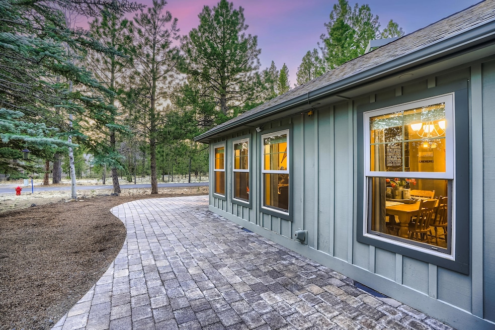 17720 Red Wing Ln, Sunriver, OR 97707 - photo 1